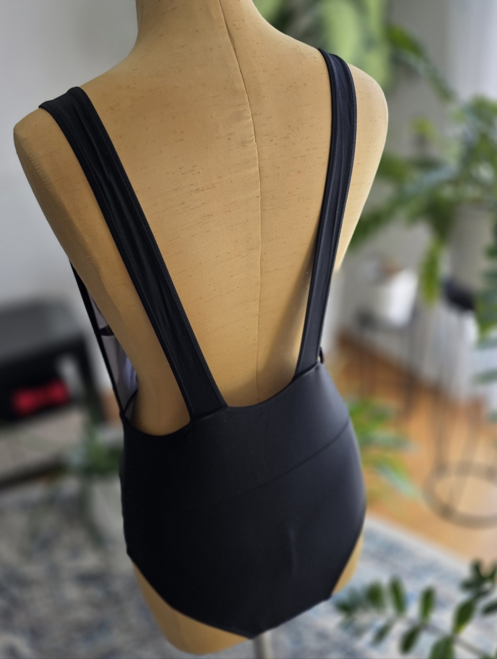 ☀️ Black Deep V One-Piece Swimsuit Size S - Picture 3 of 3